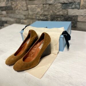 Authentic Lanvin Paris 
4 inch wedge peel
Velvet ballerina Havana color